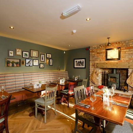 The Saracens Head Bed and Breakfast Stafford Buitenkant foto
